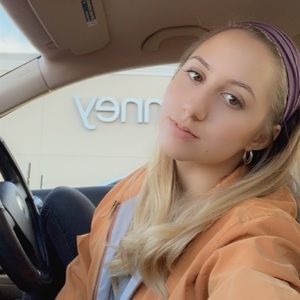 Meet your Posher, Heidi